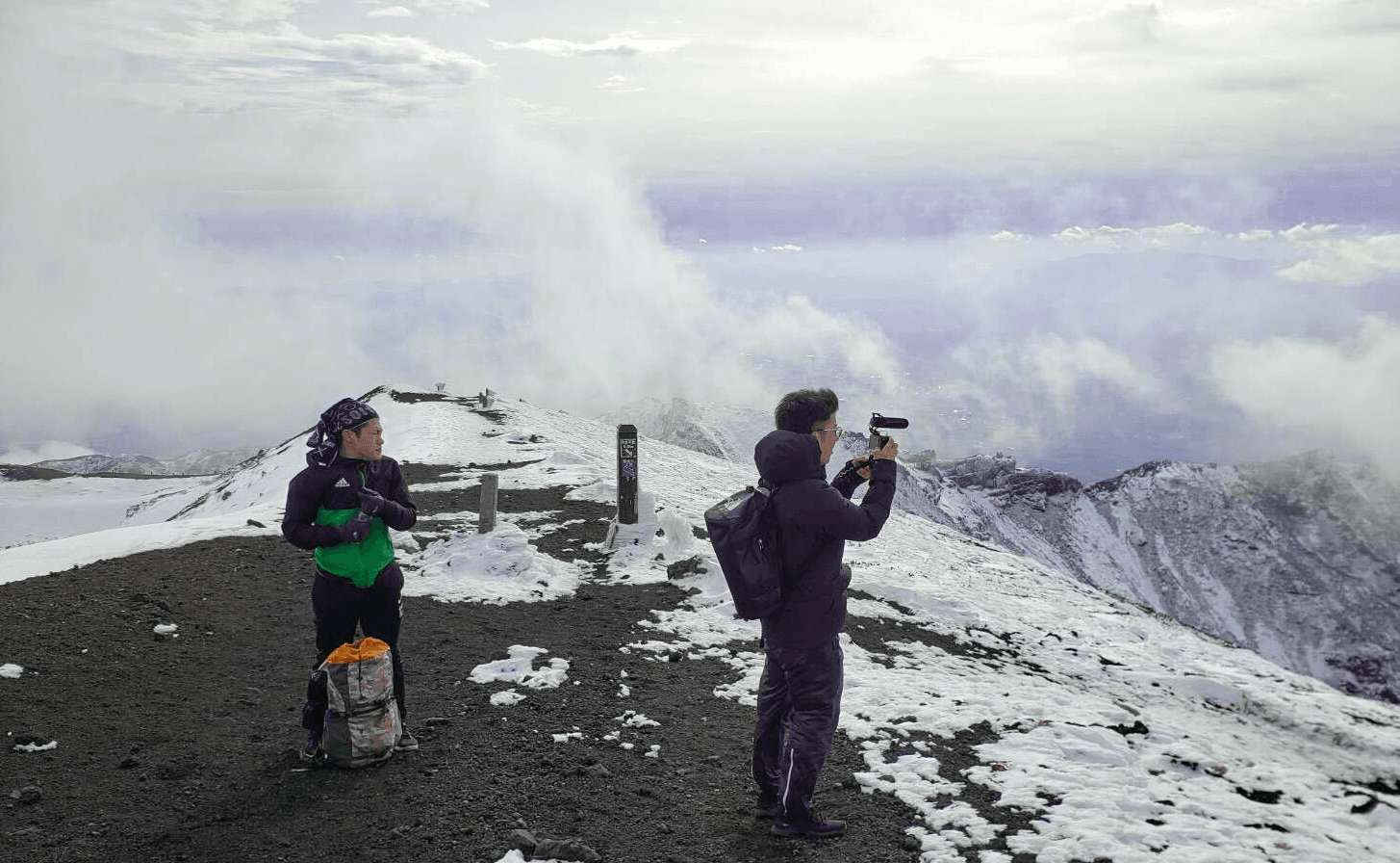 Made it to the top of Mt. Iwate during the winter! It was freezing cold!